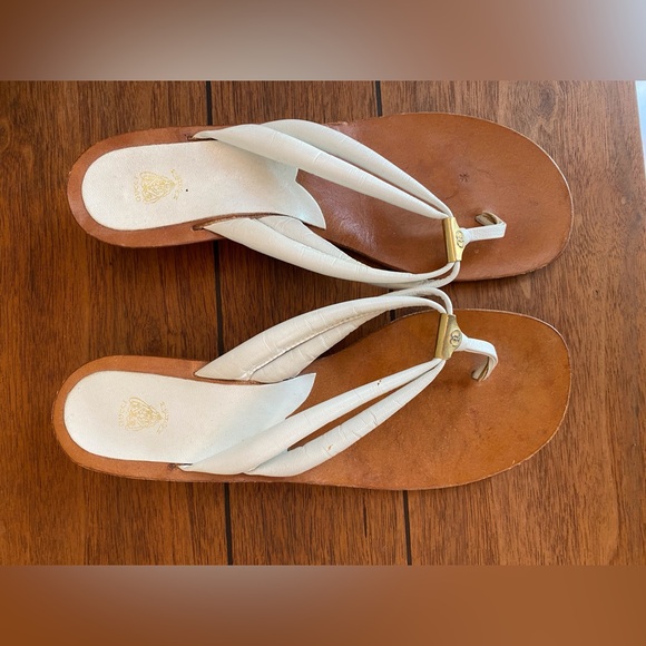 Vintage 1970s 1980s Gucci White Leather and Wood Flip Flop Sandals - Picture 1 of 11